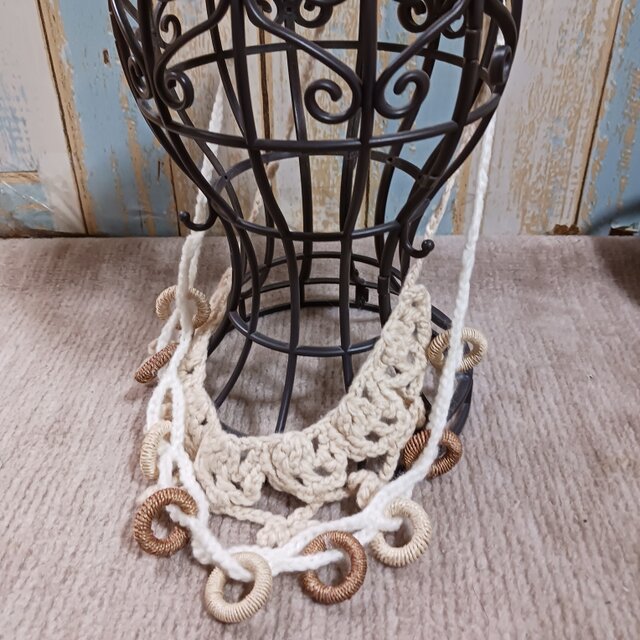 ニットネックレス　ホワイトベージュ系　