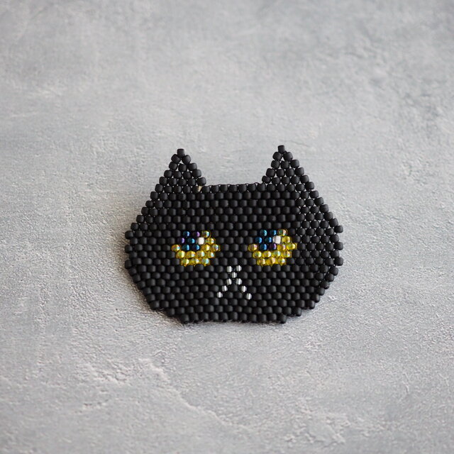 ビーズの黒猫ブローチ【受注】 | iichi 日々の暮らしを心地よく