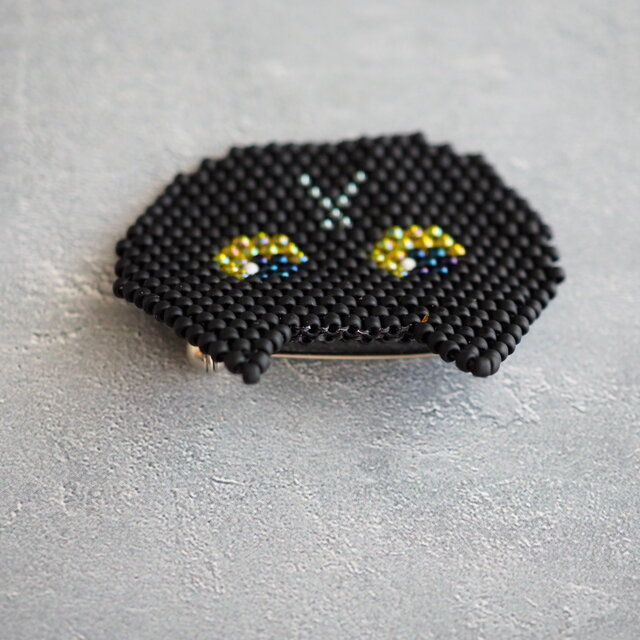 ビーズの黒猫ブローチ【受注】 | iichi 日々の暮らしを心地よくする