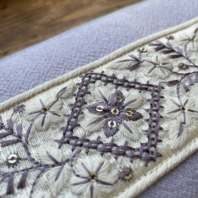 インド刺繍リボン使用のL字ファスナー長財布(ライトパープル) | iichi