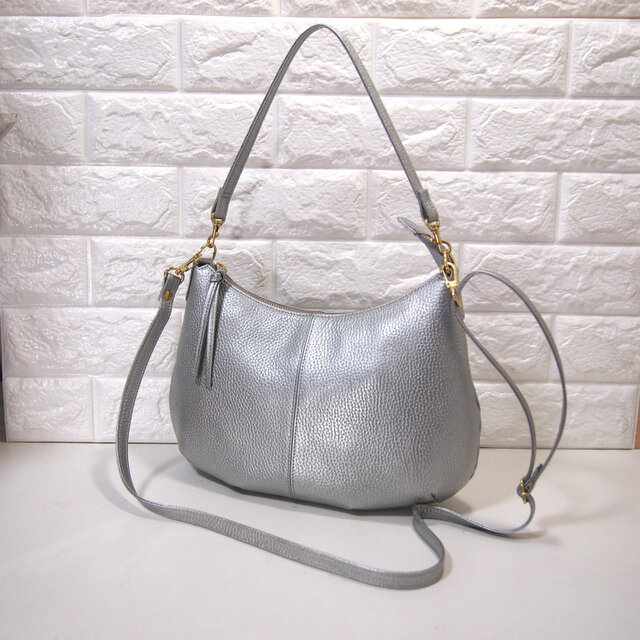 ★ハンドメイド★日本製★本革★２WAY斜め掛けショルダーバッグ★コロンとしたスタイル★三日月型★シルバー色★スマホ★