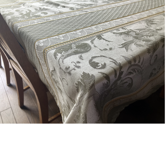 優美な時を紡ぐ格調高きジャガード織りテーブルクロス