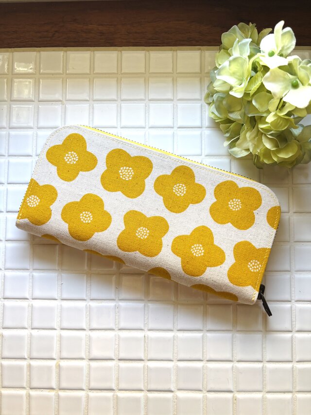 かわいい布で作った長財布　軽量なのに大容量！ナチュラルイエローフラワー