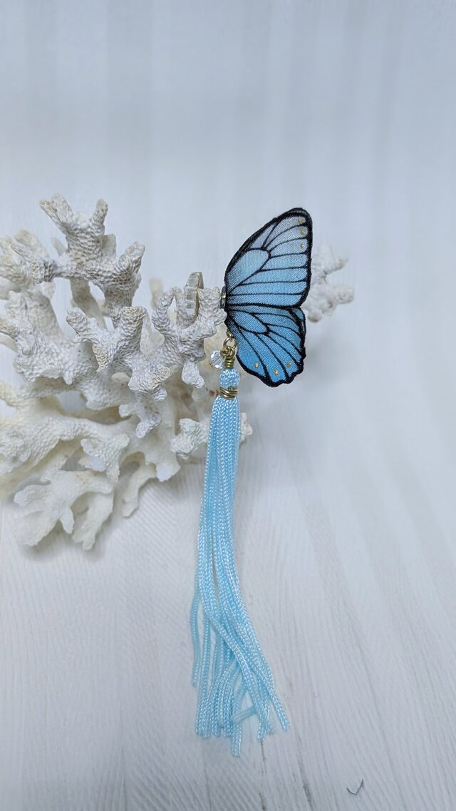 ヴィンテージビーズ　蝶のピアス