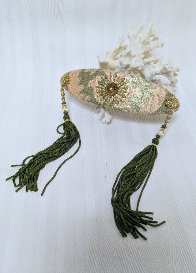 帯地のバレッタ