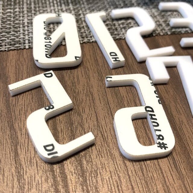 耐久アクリル 番号プレート ホワイト｜屋外対応 表札・ポスト・ルーム