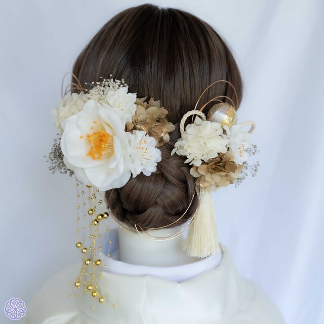 和装髪飾り　白椿✕橙アレンジ　ヘアアクセサリー 上品白椿と林檎の花の髪飾り 白無垢 ゴールドベージュ 白金 水引 髪