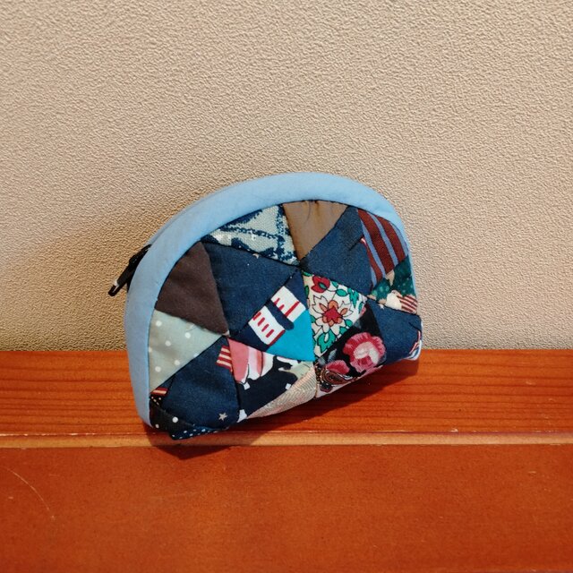 三角モチーフ　綿パッチワーク楕円型ポーチ（中）