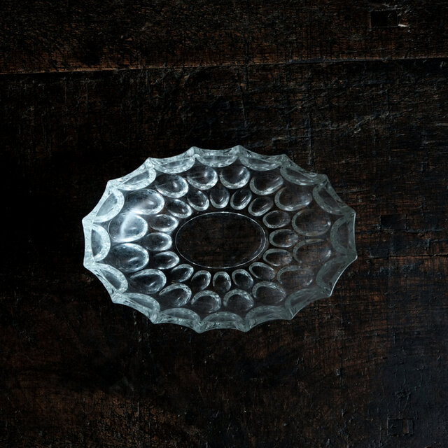 素敵な形状◆ギザギザで素敵。クリスタル・プレスガラス変形深皿　古民家　昭和後期 【曇り強め】