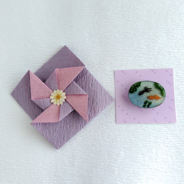 涼やかな金魚＊手描きレジンの帯留め | iichi 日々の暮らしを心地よく