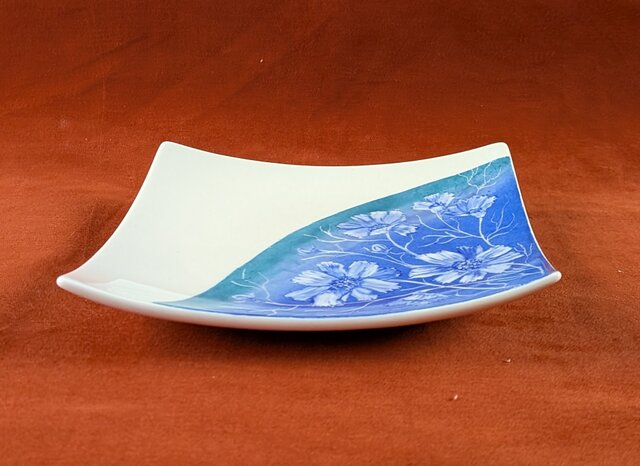 コスモスの青いスクエア皿【3輪の満開のコスモス】 | iichi 日々の