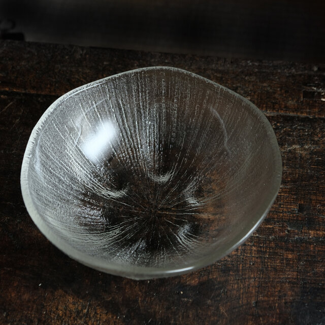 【サマー特価￥1800→¥1000】氷のようなデザイン◆花のような形状。曇りガラス大鉢　暮らしに　夏　涼しげ　清涼感　昭和後期