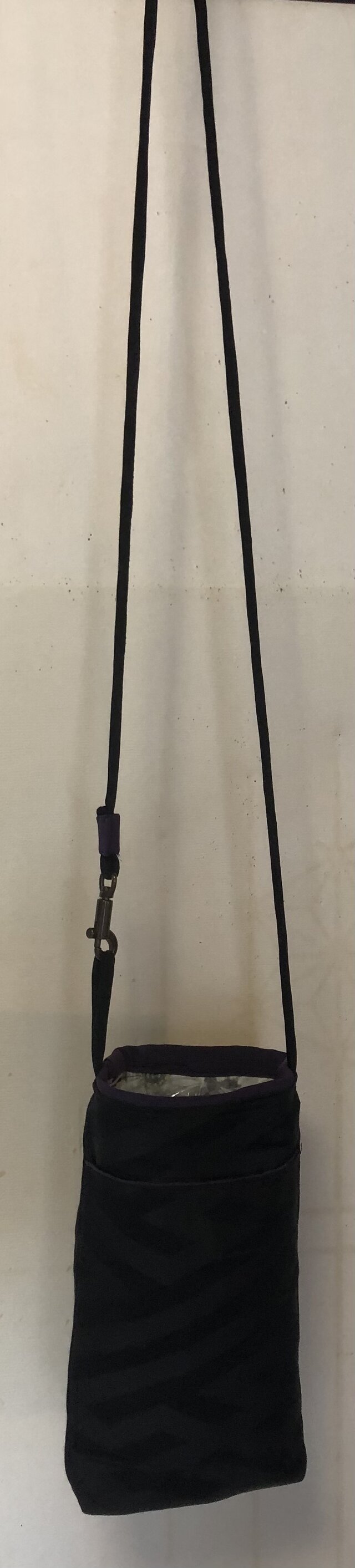 ８３１６　黒の帯で作ったスマホショルダー