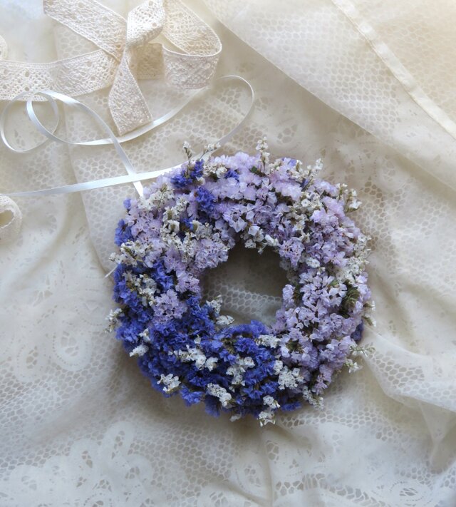 陽春〜スターチスのリース〜 スターチスと千日紅のリース | iichi 日々の暮らしを心地よく