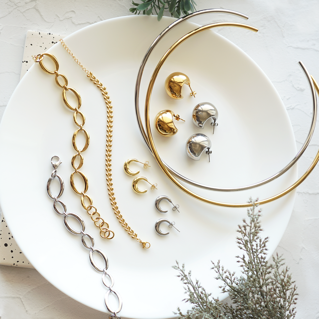 オパールとダイヤ装飾スタッドピアス　 ※キャッチ無し オパールとダイヤ装飾スタッドピアス ※キャッチ無し オパールとダイヤ