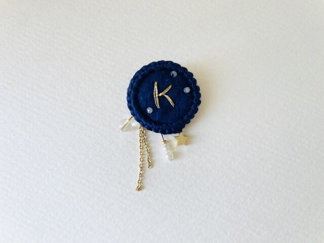 星空】小さな刺繍ブローチ 付け外して2通り楽しめます