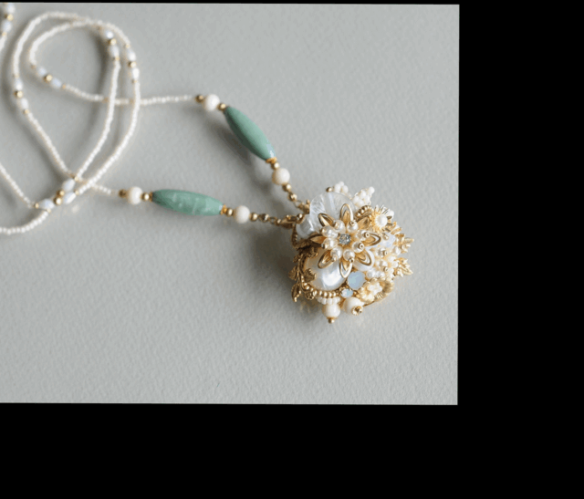 アンティークカポションのブローチ スワロフスキークリスタル | iichi