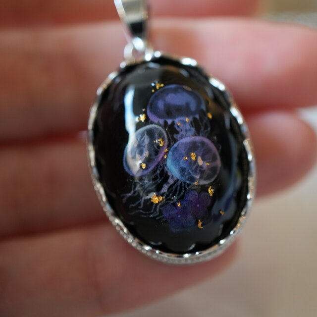 黒瑪瑙とクラゲのペンダント　 ネックレス 金箔 24K
