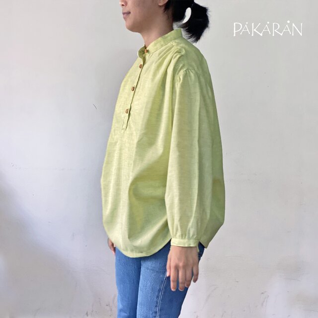 サイドギャザー入りリネンコットン長袖シャツ　爽やかライムグリーン 春夏秋と使える薄手ブラウス