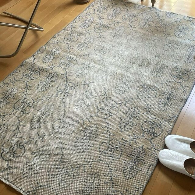 67×109 淡いブラウン×優しい水色　ボタニカル　トルコヴィンテージラグ 貴重106×203 ミルクティー草花ボタニカル柄 トルコヴィンテージ