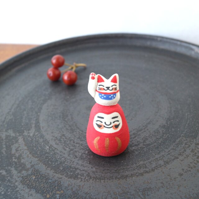 招き猫 on だるま | iichi 日々の暮らしを心地よくする