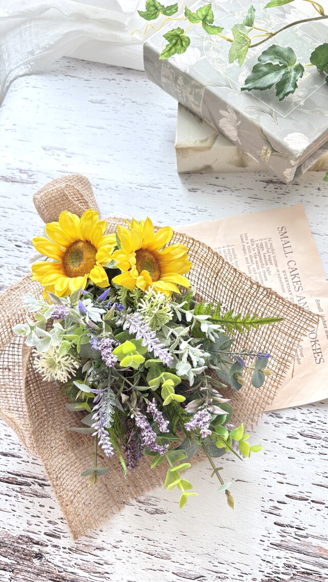 ひまわりとラベンダーの爽やかスワッグ