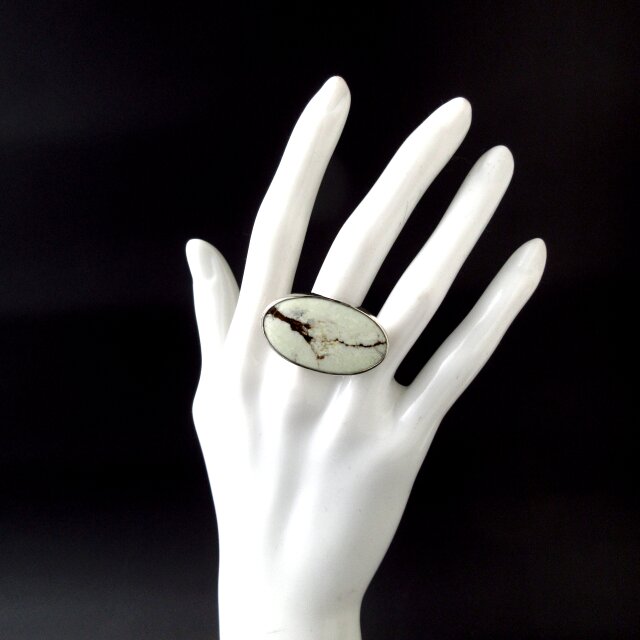 白い大理石のような模様・マグネサイトのシルバーリング | iichi 日々