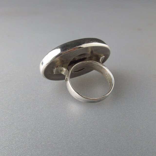 白い大理石のような模様・マグネサイトのシルバーリング | iichi 日々