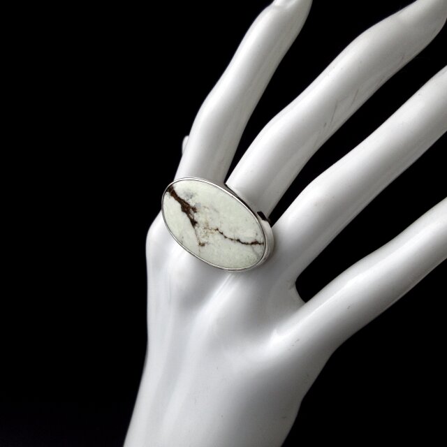 シルバーリング 白い石付き ポーチ付き シルバーリング 白い石付き ポーチ付き