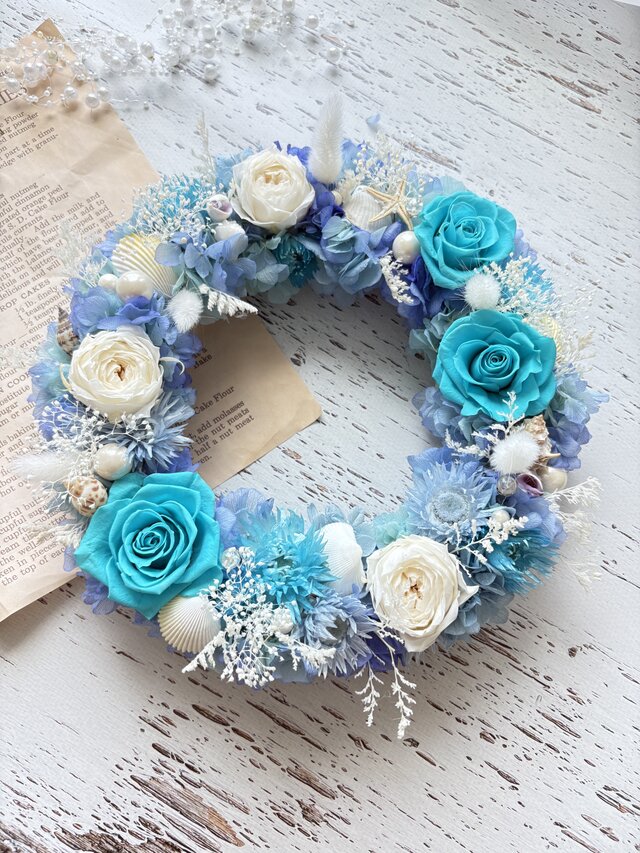 ターコイズブルーのさわやかリース（直径約25cm） /プリザーブド