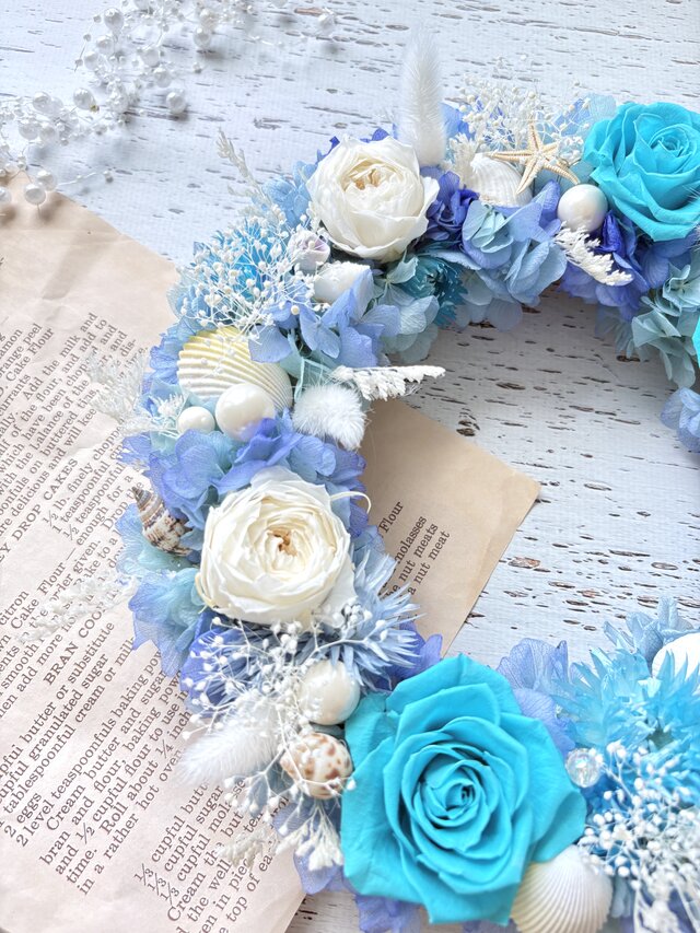 ターコイズブルーのさわやかリース（直径約25cm） /プリザーブド