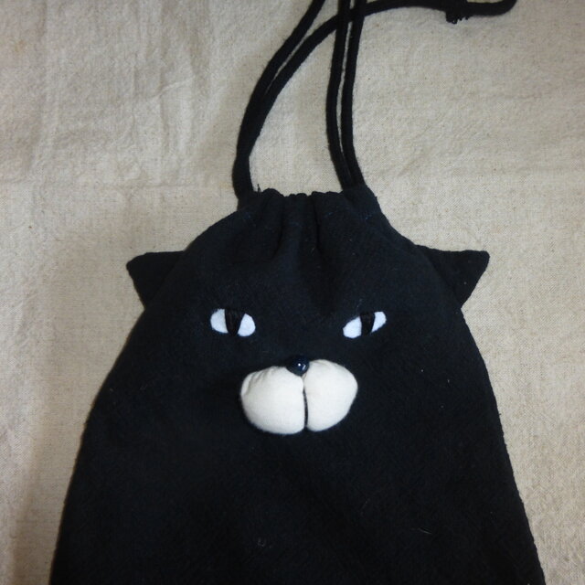 お座り黒猫の巾着 | iichi 日々の暮らしを心地よくするハンドメイドや