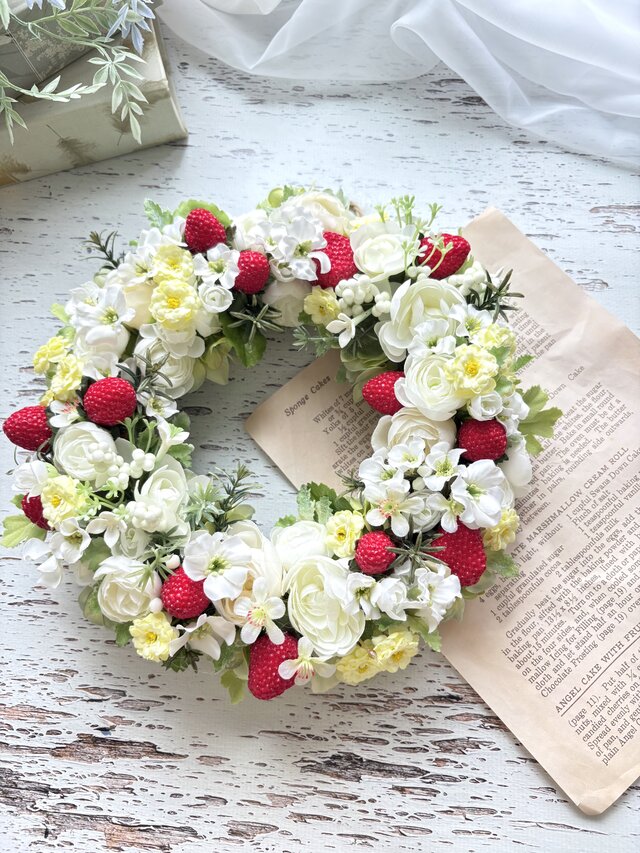 いちごのふんわりリース（BOXつき）／アーティフィシャルフラワー