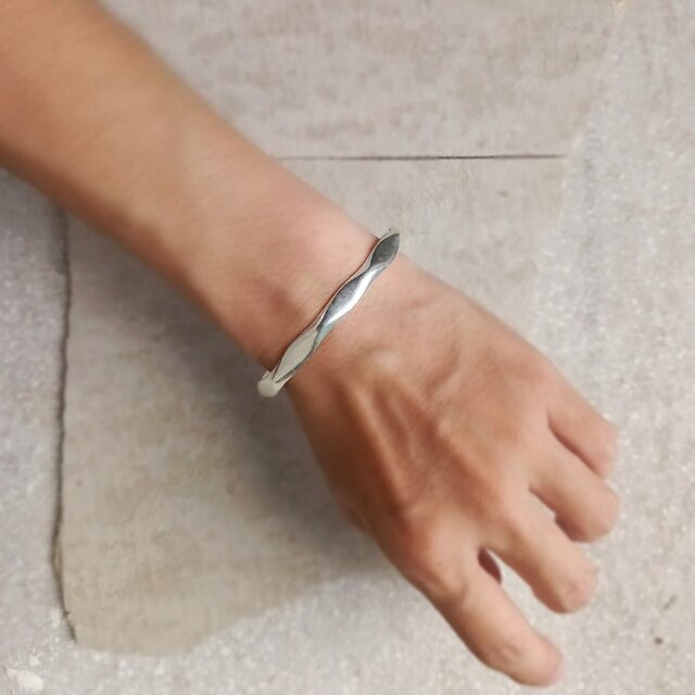 カレンシルバーバングル 6mm / ブレスレット | iichi 日々の暮らしを