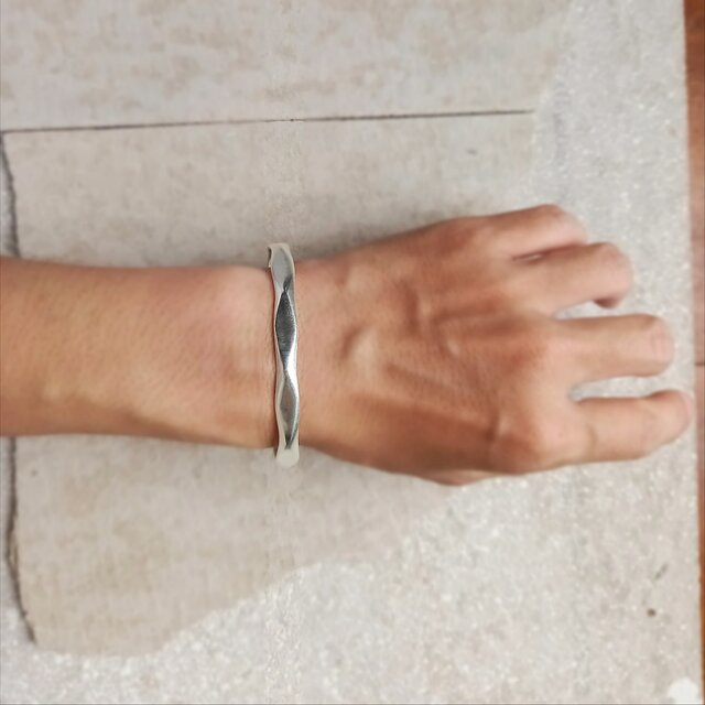 カレンシルバーバングル 6mm / ブレスレット | iichi 日々の暮らしを