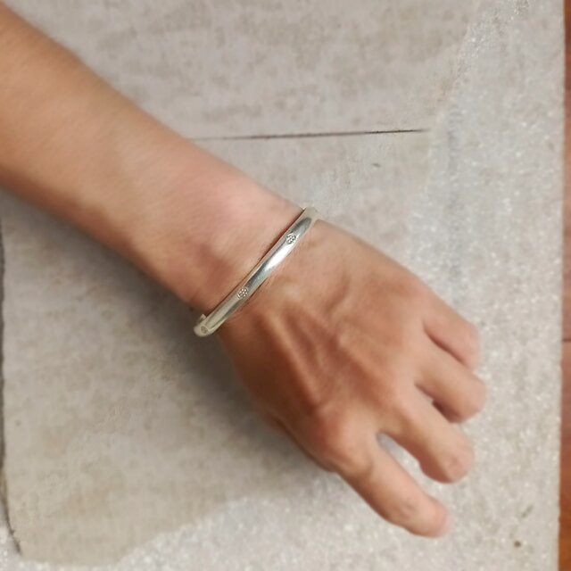 カレンシルバーバングル 6mm / ブレスレット | iichi 日々の