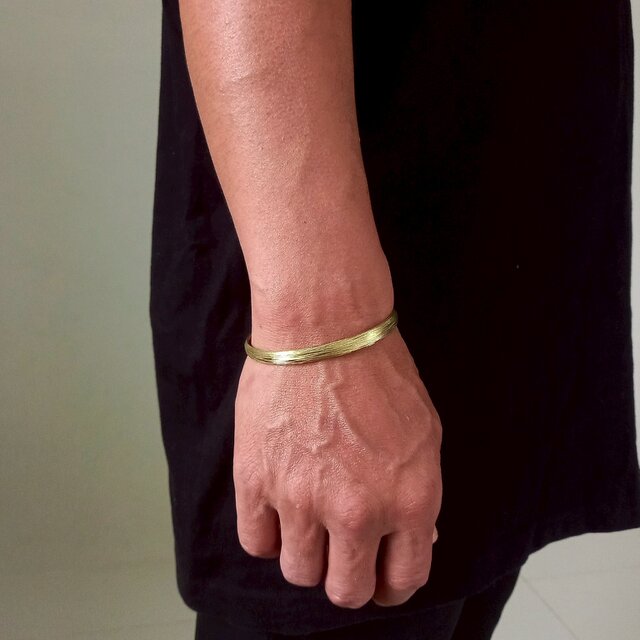 カレン族 真鍮バングル 6mm / ブレスレット | iichi 日々の暮らしを