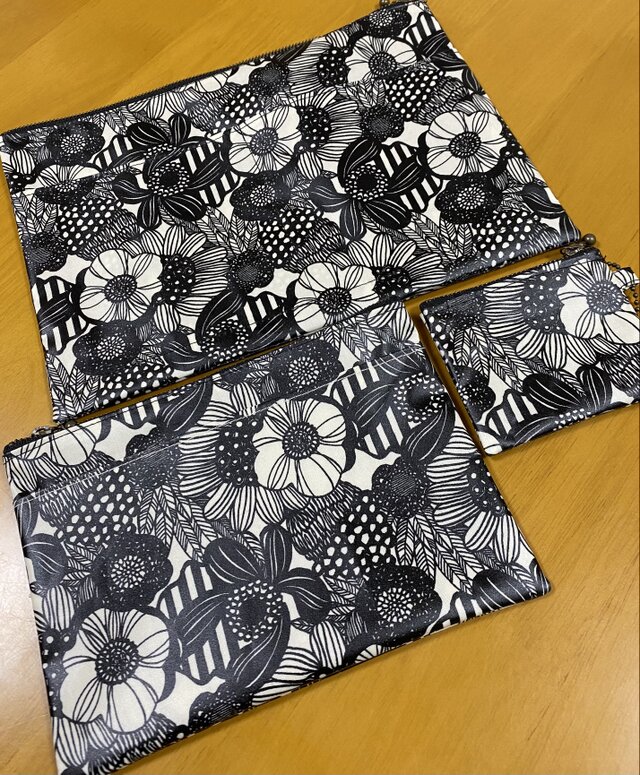 ラミネートの入れ子ポーチ　ポケットいっぱい　キーポーチにも　う早この布　アートフラワー