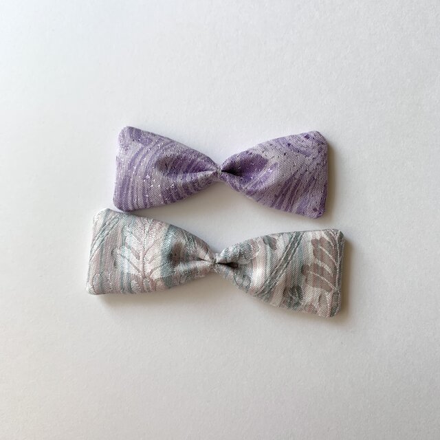 リボンモチーフ2個（紫1・淡色1）