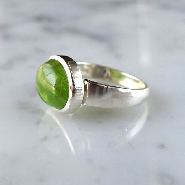 ペリドット リング オーバル カボション 7.20ct フリーサイズ