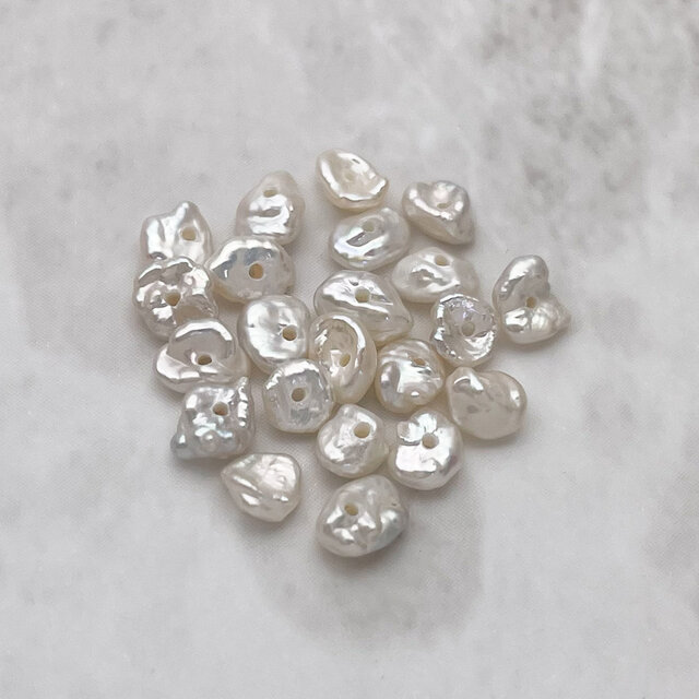 淡水パール 真珠 縦穴 ケシ 花びら バロック ペタル 4mm 5mm 6mm 極小 小粒 4個 tp0009