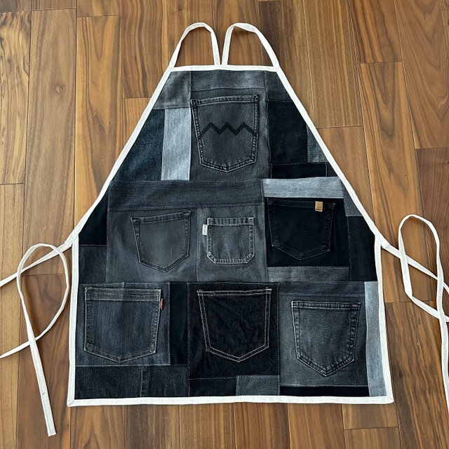 ブラックデニム★ポケットいっぱい★男女兼用★カフェエプロン★デニムリメイク★キャンプ　アウトドア　DIY 大掃除