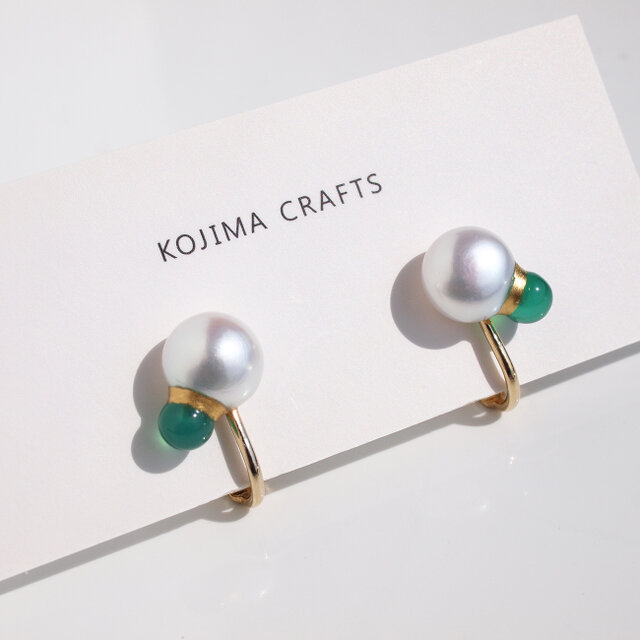 パールとグリーンオニキスの金継ぎパール[イヤリング]　淡水パール　緑瑪瑙　金継ぎ