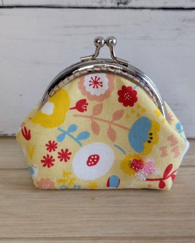 お花いっぱい黄色い手のひらサイズのパックリがま口