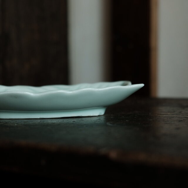 リーフと木の実◇瀬戸焼 青磁陽刻刺身皿 長方皿 葉 丁寧な暮らし
