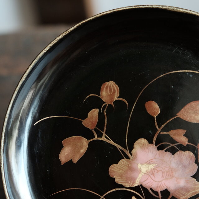 耽美で素敵◇岩場に花。時代物 花文漆芸蒔絵中皿 古漆器 骨董