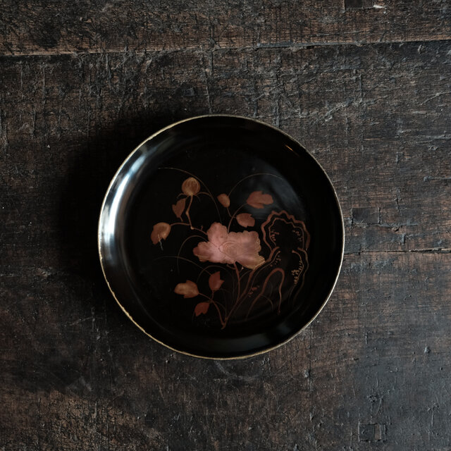 耽美で素敵◆岩場に花。時代物　花文漆芸蒔絵中皿　古漆器　骨董/antiques 古民家　明治時代　i2