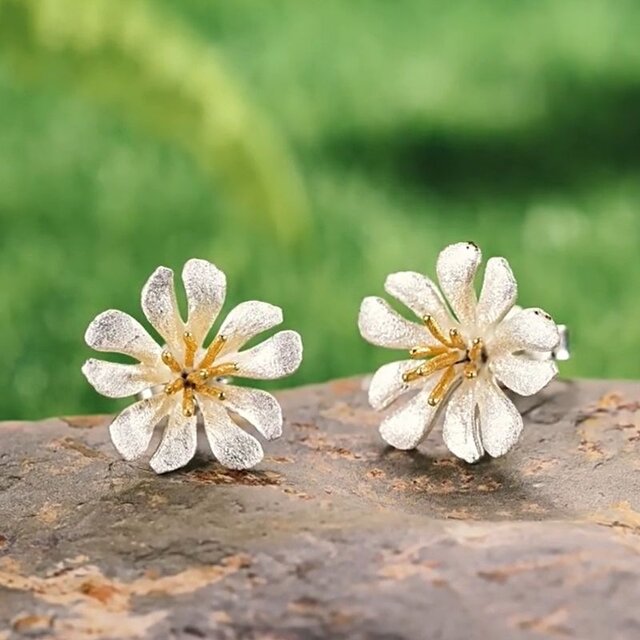 シレネアルメリアの花のピアス - 繊細で美しい花びらを忠実に再現する　P193 シレネアルメリアの花のピアス - 繊細で美しい花びらを忠実に