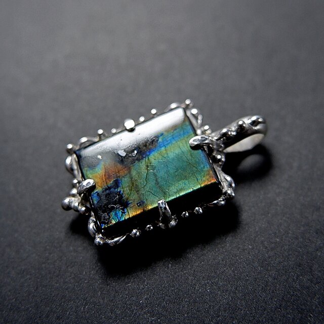 スぺクタルパイライト ペンダントトップ 邪気払い・厄除け・お守り】1