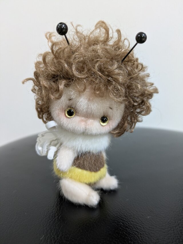 ぬいぐるみ☆巻き毛のみつばちさん☆ブラウン | iichi 日々の暮らしを